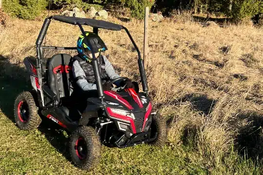 Barnfyrhjuling 38 km/h tillåten att köra i inhägnat område